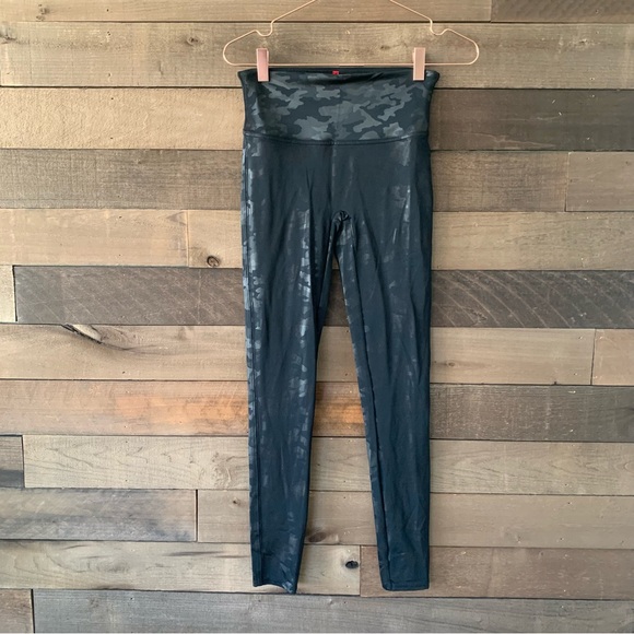 SPANX Women's Camo Print Faux Leather Metallic Leggings in Black Camo Pattern - Picture 3 of 7